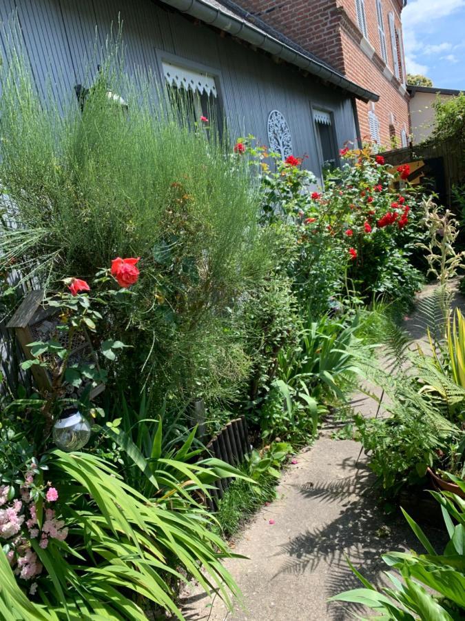 Dom'S Garden Bed & Breakfast Livarot-Pays-d'Auge Bagian luar foto